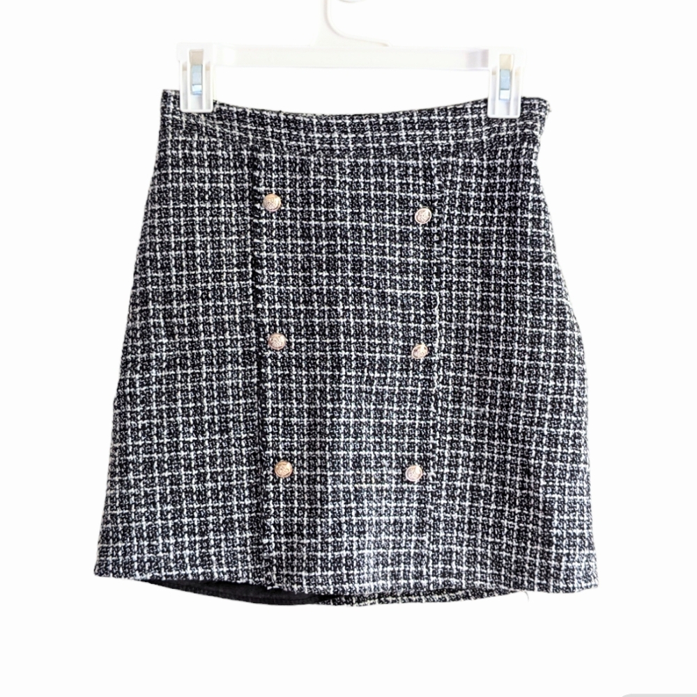 EUC women skirts size S